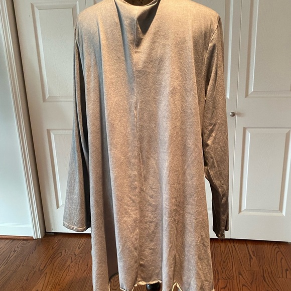 Forgotten Grace Tunic. XXL (1X) - Picture 3 of 12